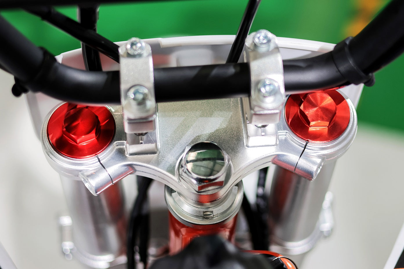 LK140 Pro Series Dirt Bike, Electric Start, 4-Speed Manual, Dual Disc Brakes, (17/14) Wheels