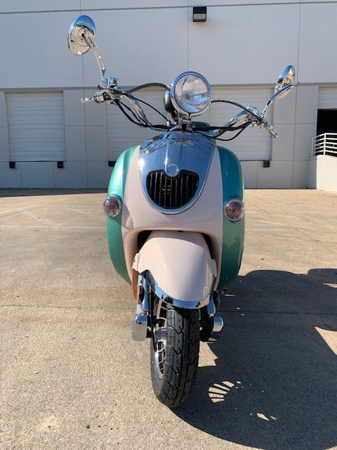 Sorrento 200 Street Scooter, Larger Engine 168.9cc, Locking Trunk, Windshield, USB Charger, Electric Start, CDI Ignition, Air Cooled