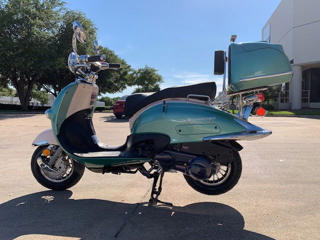 Sorrento 200 Street Scooter, Larger Engine 168.9cc, Locking Trunk, Windshield, USB Charger, Electric Start, CDI Ignition, Air Cooled