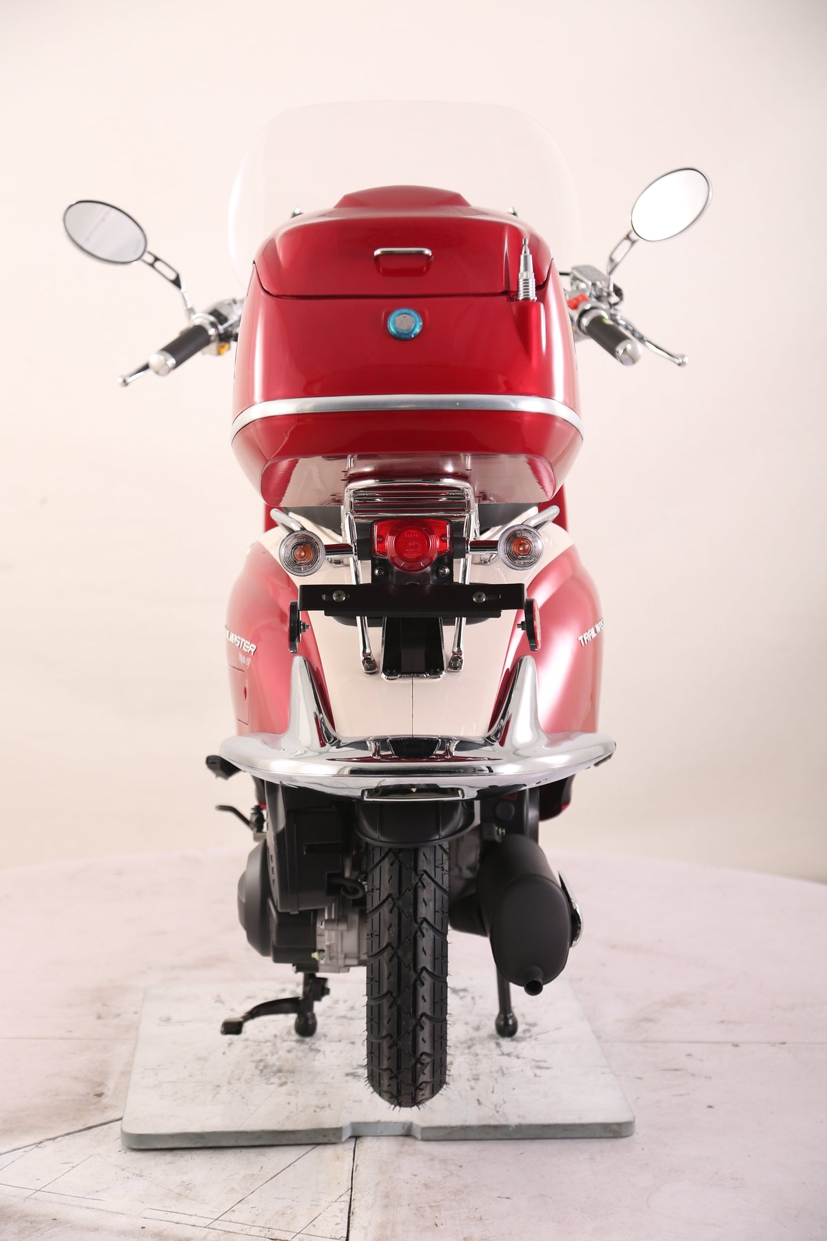 Sorrento 200 Street Scooter, Larger Engine 168.9cc, Locking Trunk, Windshield, USB Charger, Electric Start, CDI Ignition, Air Cooled