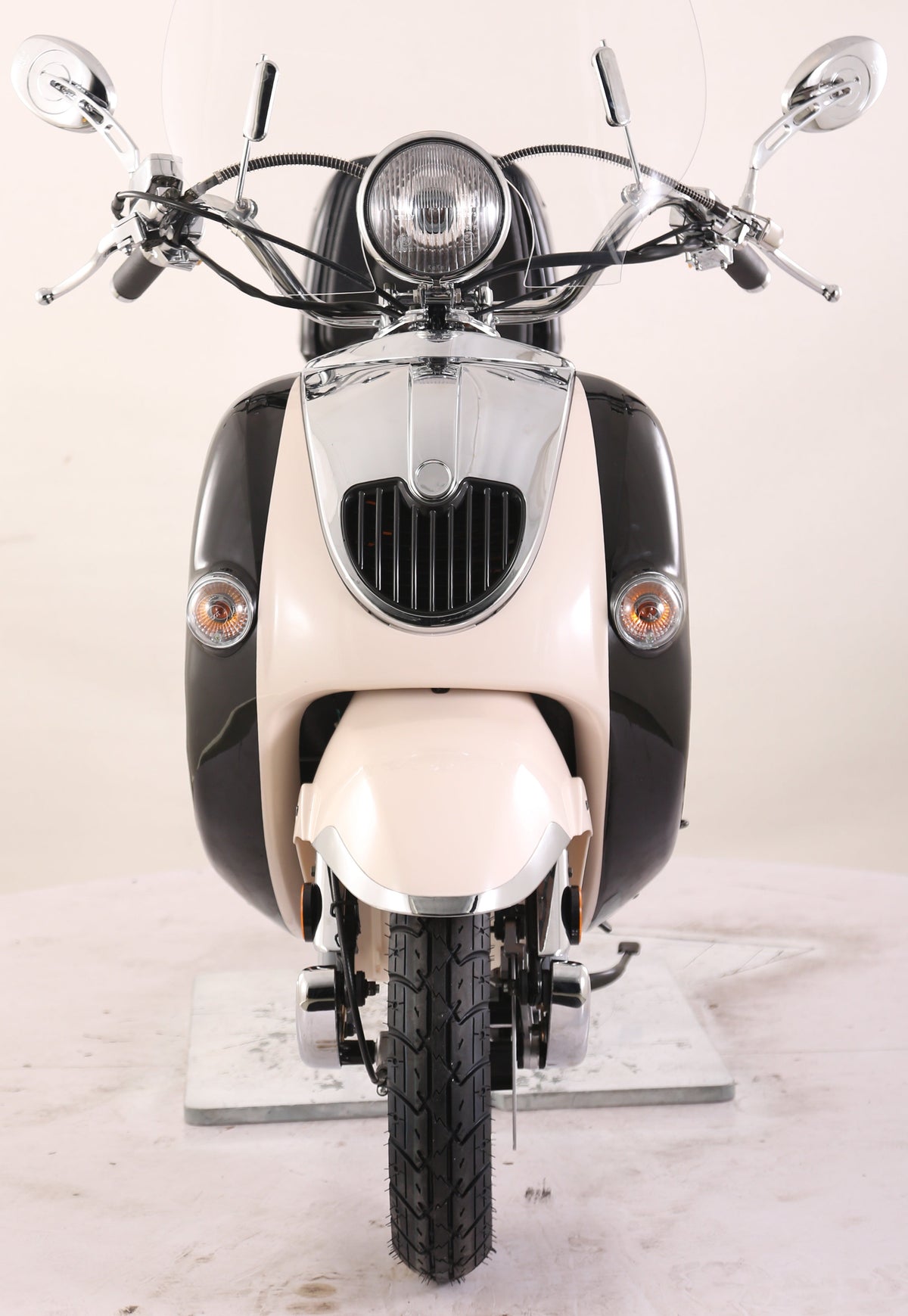 Sorrento 200 Street Scooter, Larger Engine 168.9cc, Locking Trunk, Windshield, USB Charger, Electric Start, CDI Ignition, Air Cooled