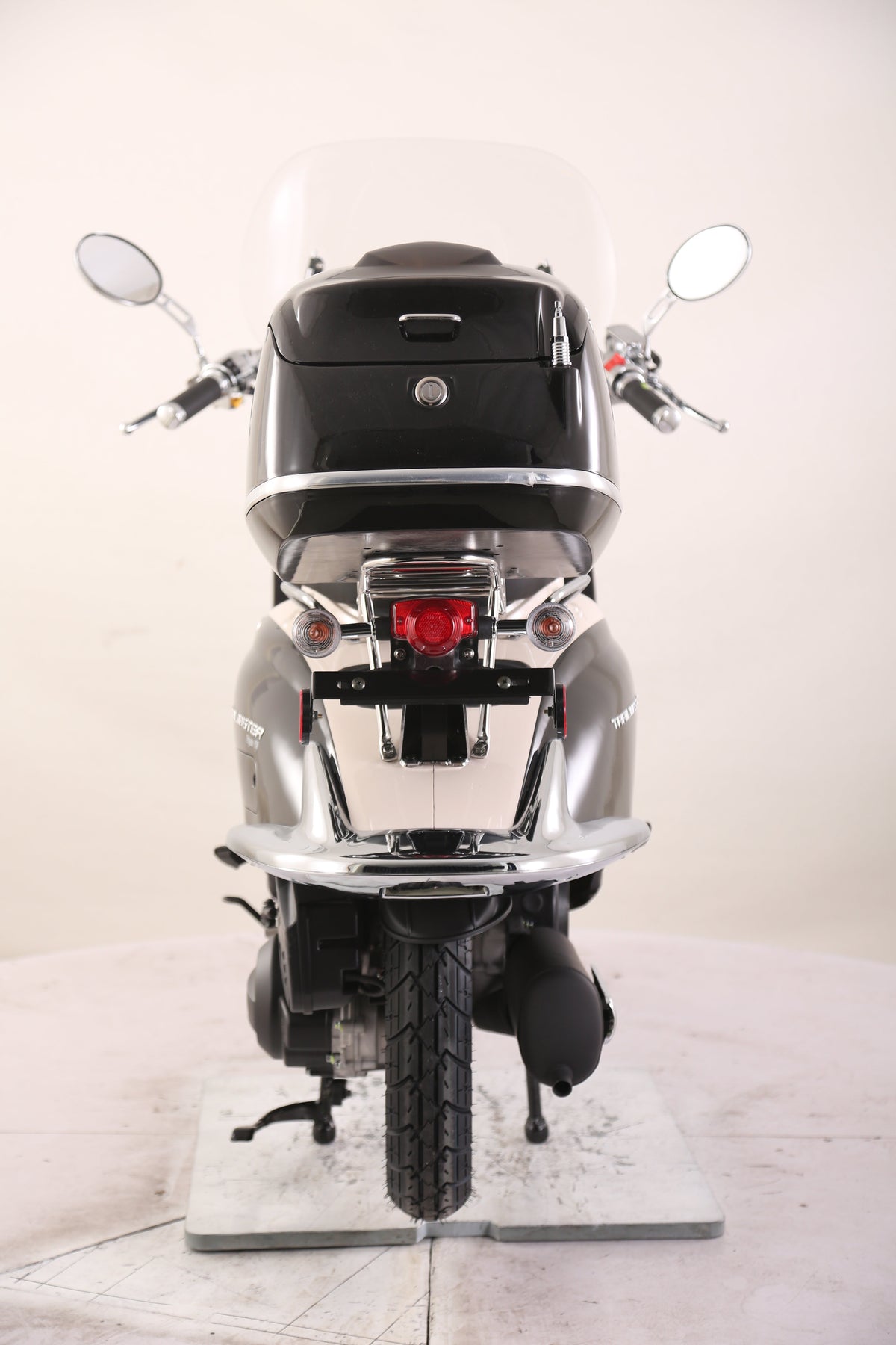 Sorrento 200 Street Scooter, Larger Engine 168.9cc, Locking Trunk, Windshield, USB Charger, Electric Start, CDI Ignition, Air Cooled