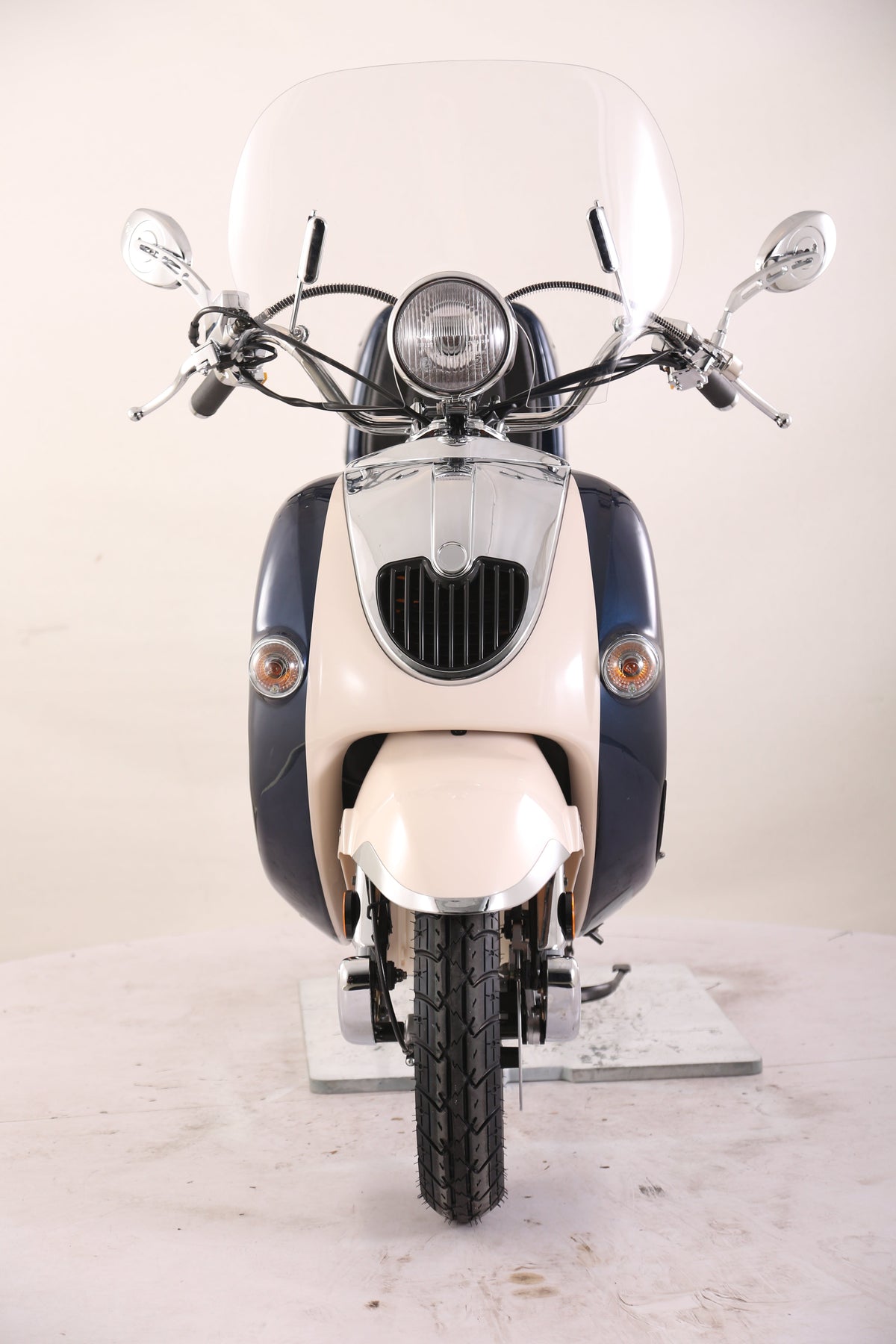 Sorrento 200 Street Scooter, Larger Engine 168.9cc, Locking Trunk, Windshield, USB Charger, Electric Start, CDI Ignition, Air Cooled