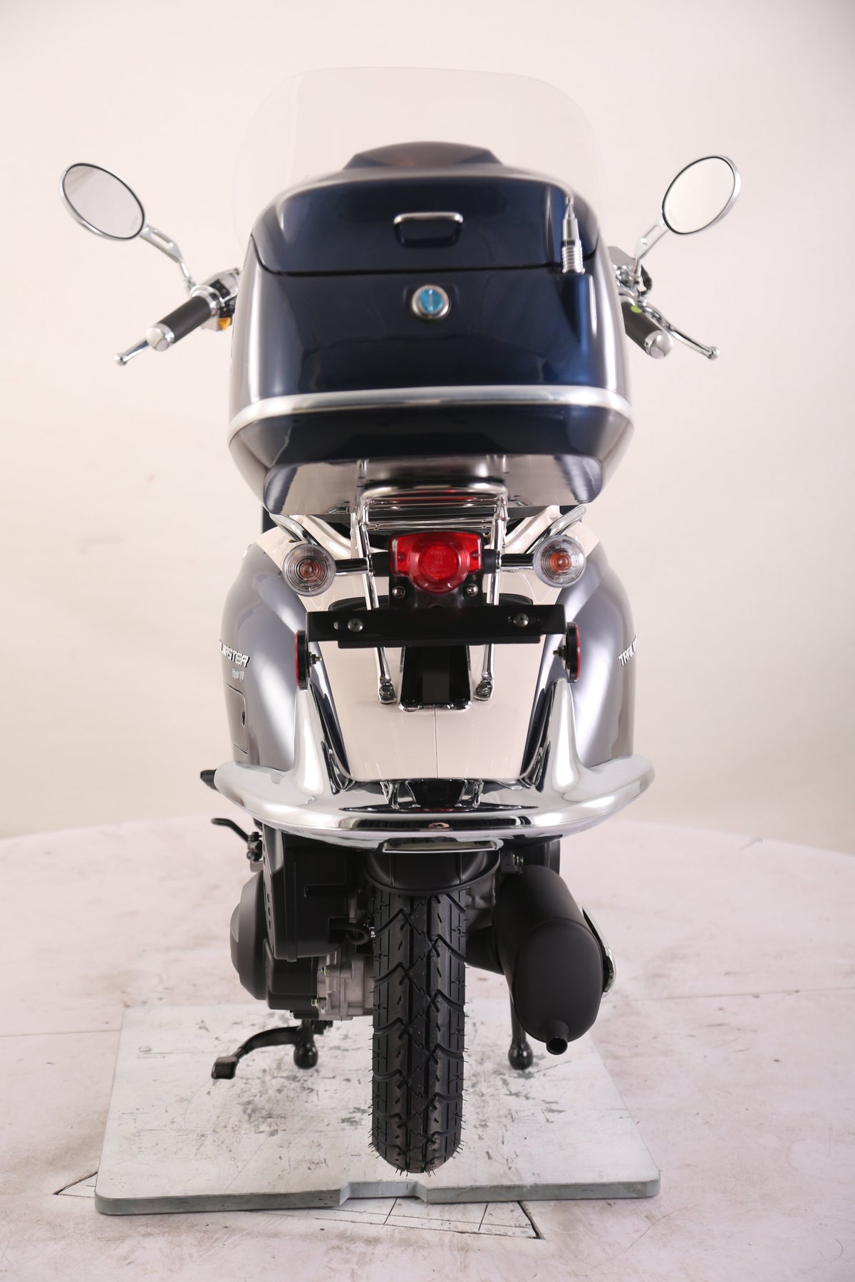 Sorrento 200 Street Scooter, Larger Engine 168.9cc, Locking Trunk, Windshield, USB Charger, Electric Start, CDI Ignition, Air Cooled
