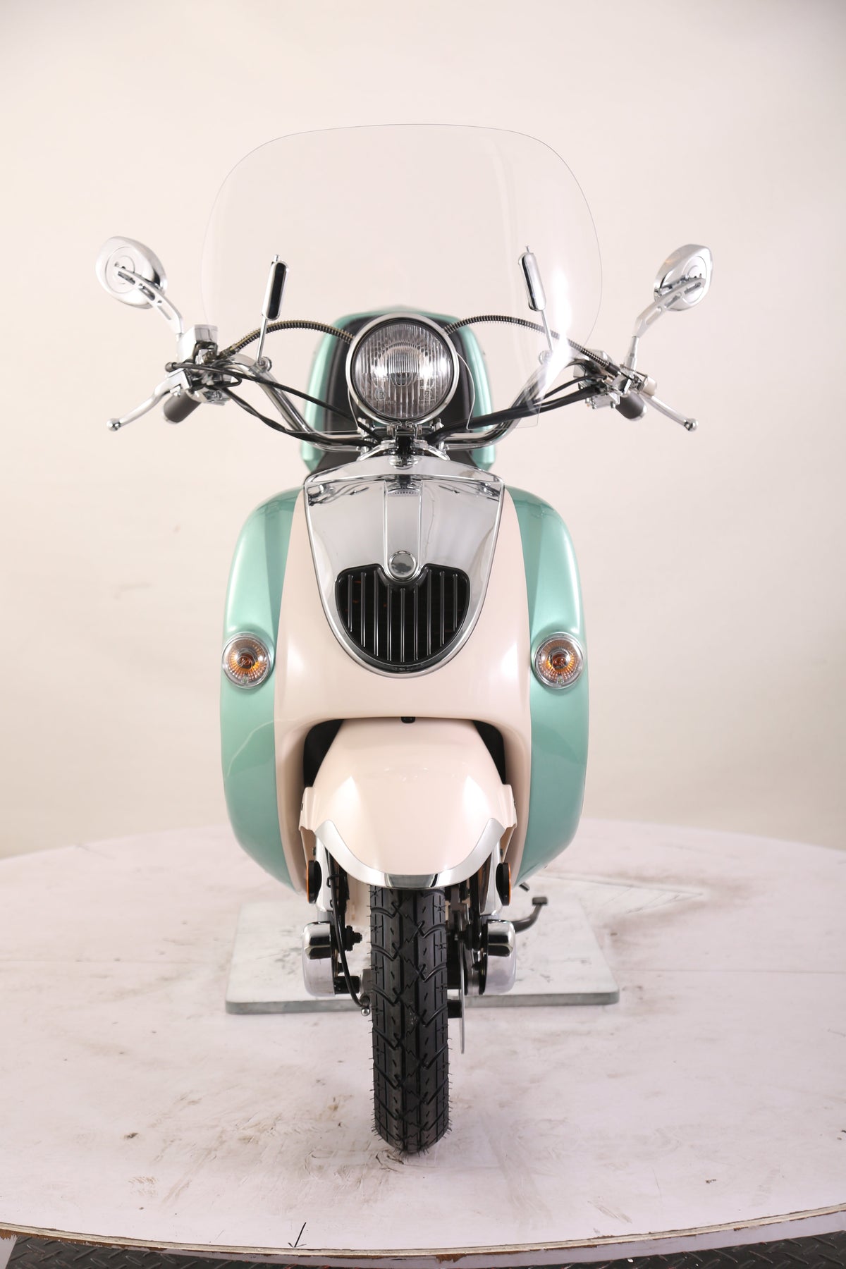 Sorrento 200 Street Scooter, Larger Engine 168.9cc, Locking Trunk, Windshield, USB Charger, Electric Start, CDI Ignition, Air Cooled