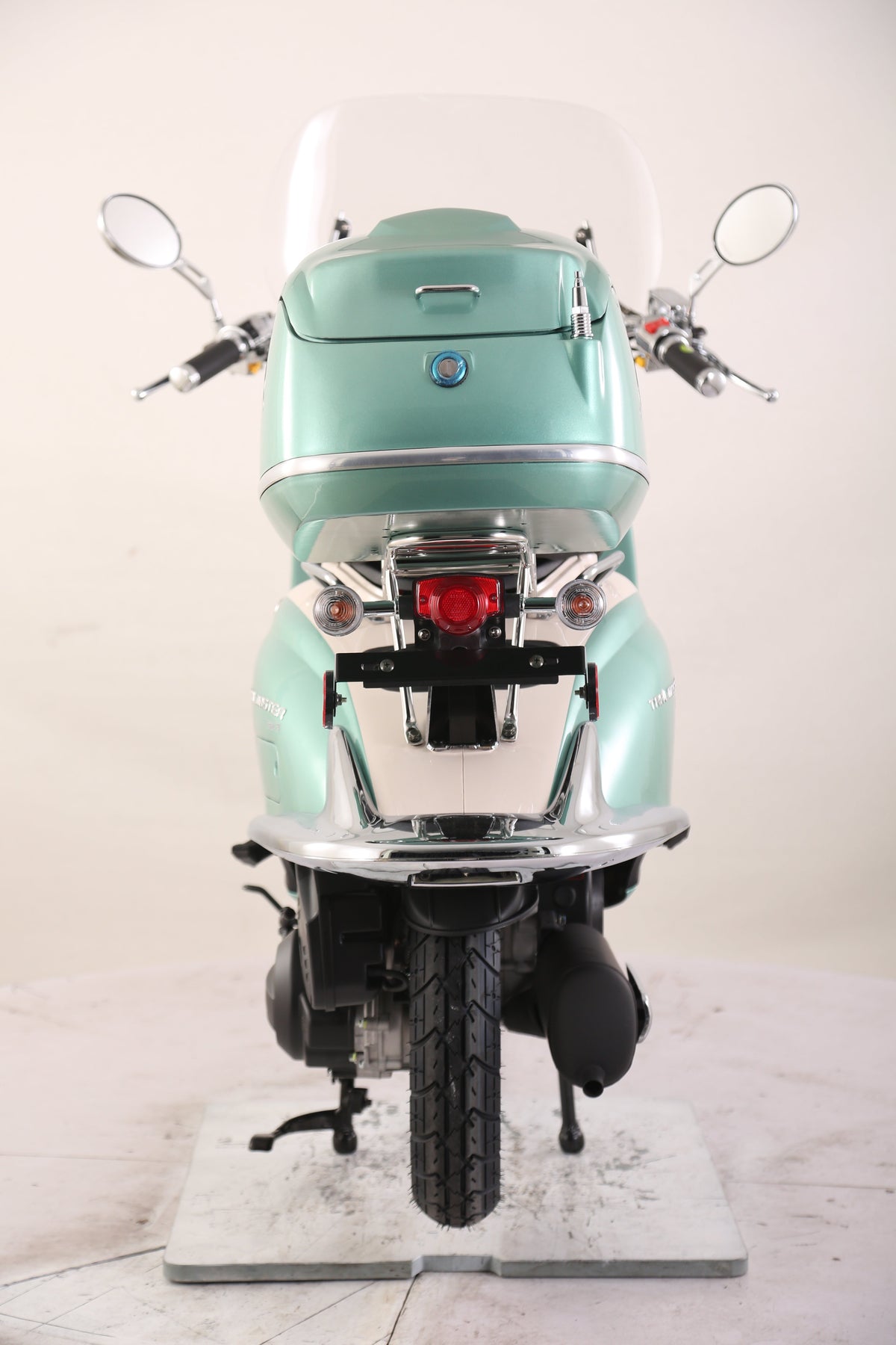 Sorrento 200 Street Scooter, Larger Engine 168.9cc, Locking Trunk, Windshield, USB Charger, Electric Start, CDI Ignition, Air Cooled