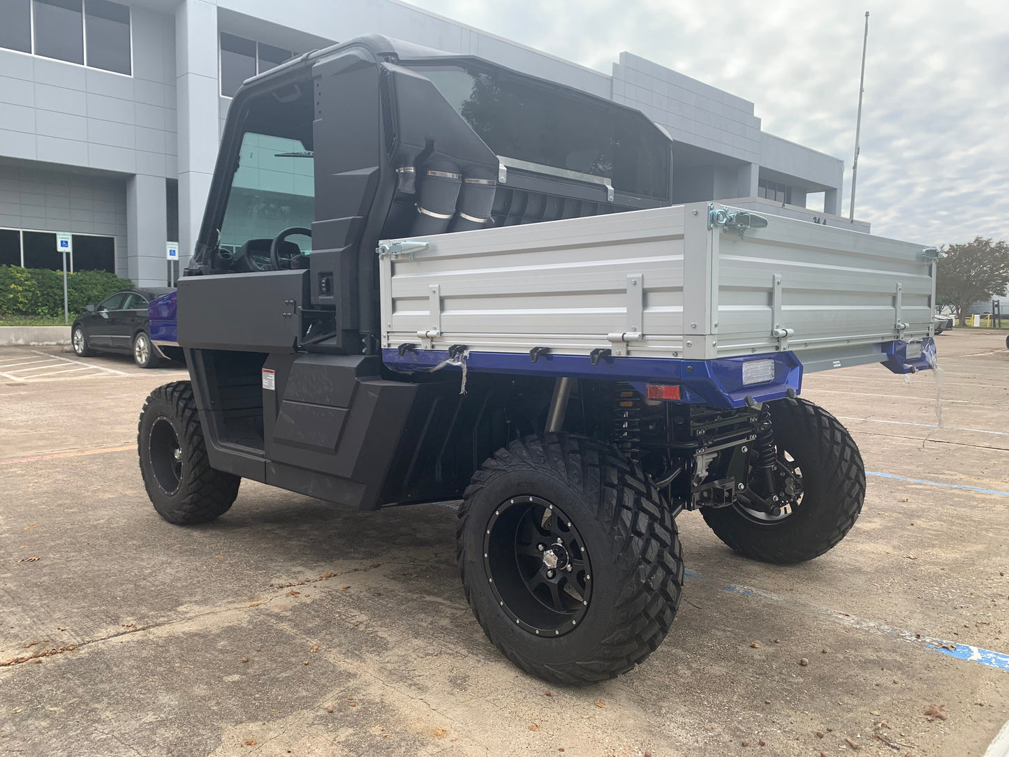 WorkCross 1000 UTV Side by Side, 85hp V-Twin EFI Engine, 2x4/4x4, Limited Slip, Differential Lock Mode