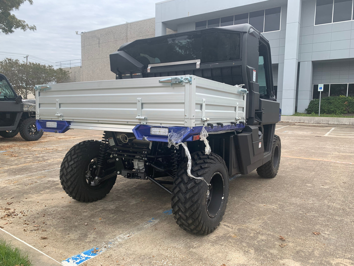 WorkCross 1000 UTV Side by Side, 85hp V-Twin EFI Engine, 2x4/4x4, Limited Slip, Differential Lock Mode
