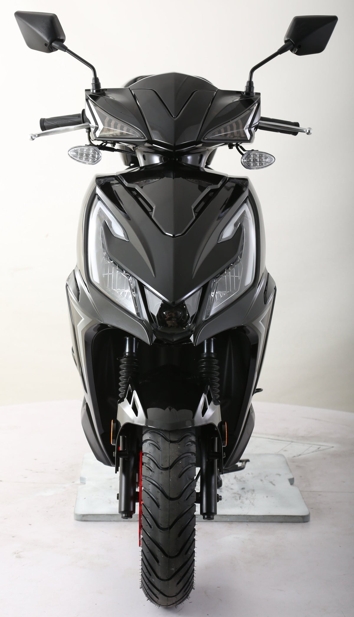 Trophy 200 Street Scooter, Electric start, Disk Brakes, CDI ignition, Color Matched Locking Trunk