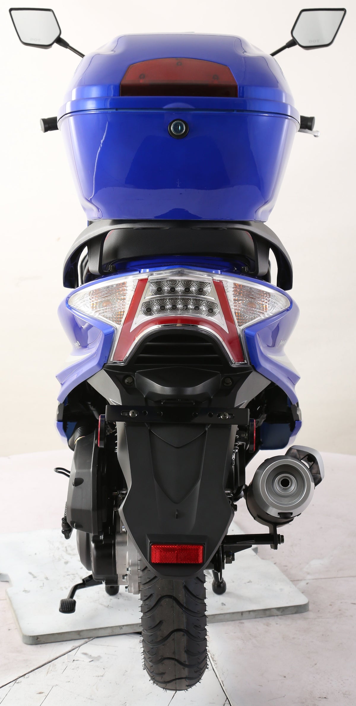 Trophy 200 Street Scooter, Electric start, Disk Brakes, CDI ignition, Color Matched Locking Trunk