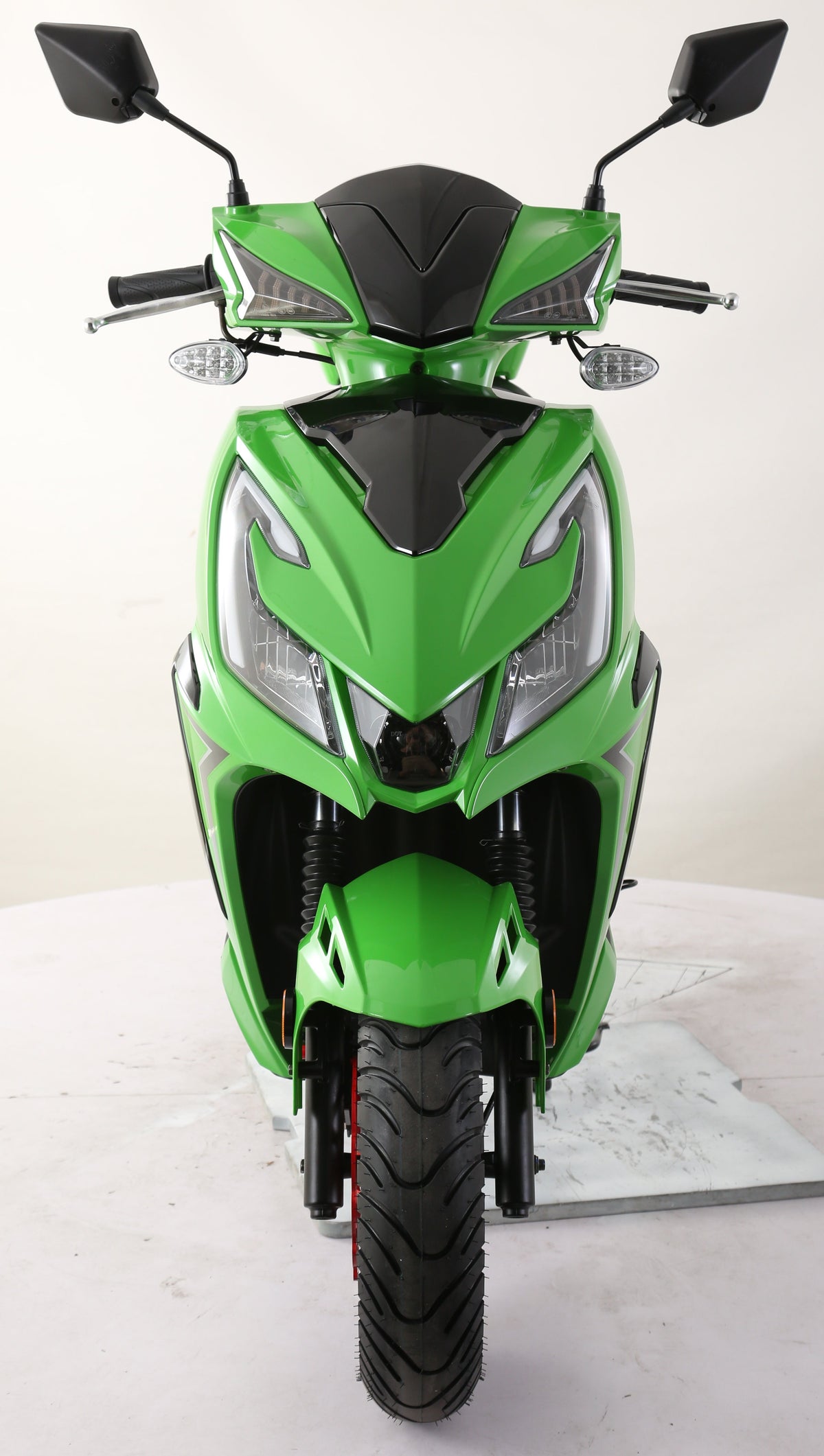 Trophy 200 Street Scooter, Electric start, Disk Brakes, CDI ignition, Color Matched Locking Trunk